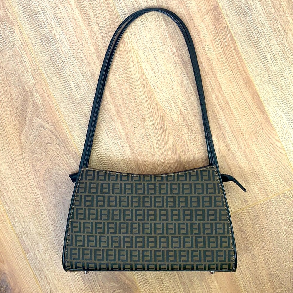 Vintage F logo bag in excellent conditions